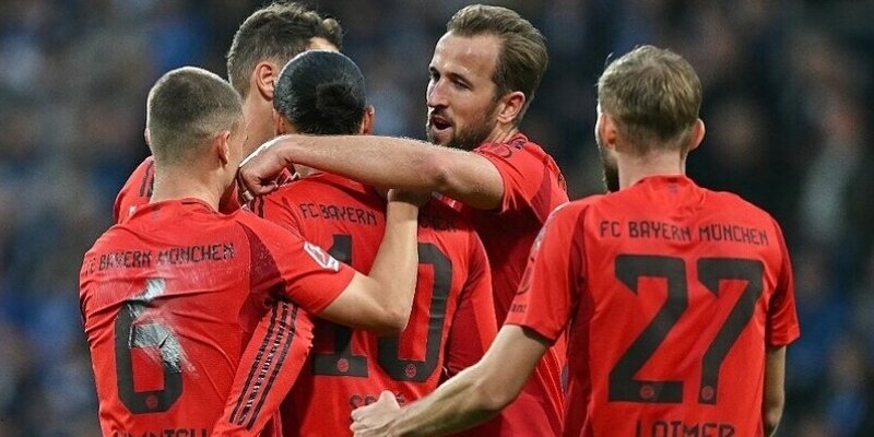 บาเยิร์นเริ่มต้นด้วยชุดขาว-น้ำเงินในช่วงก่อตั้งเมื่อปี 1900