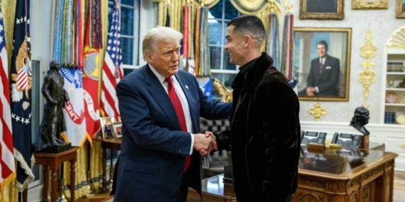 โรนัลโดได้รับการต้อนรับอย่างอบอุ่นจากอดีตประธานาธิบดีทรัมป์.